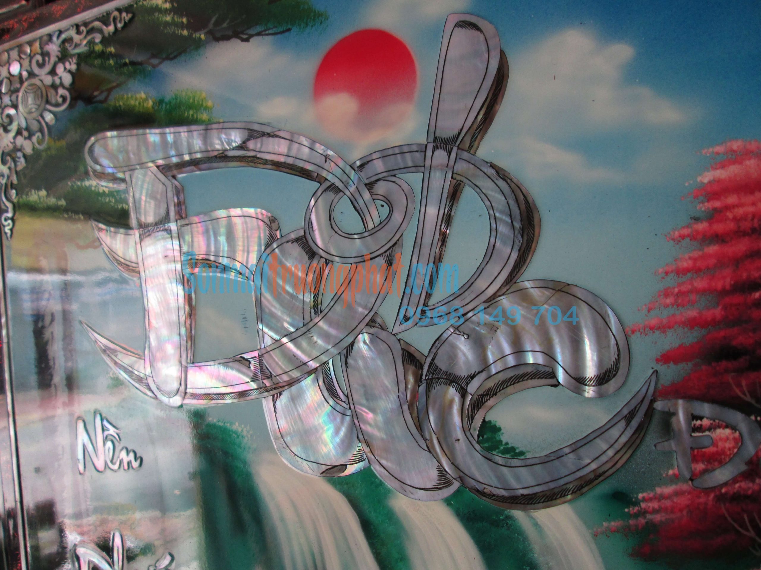 TP8Đ1X58--05 Tranh Sơn Mài Chữ Đức Cẩn Ốc Đẹp Nền Xanh 50x80