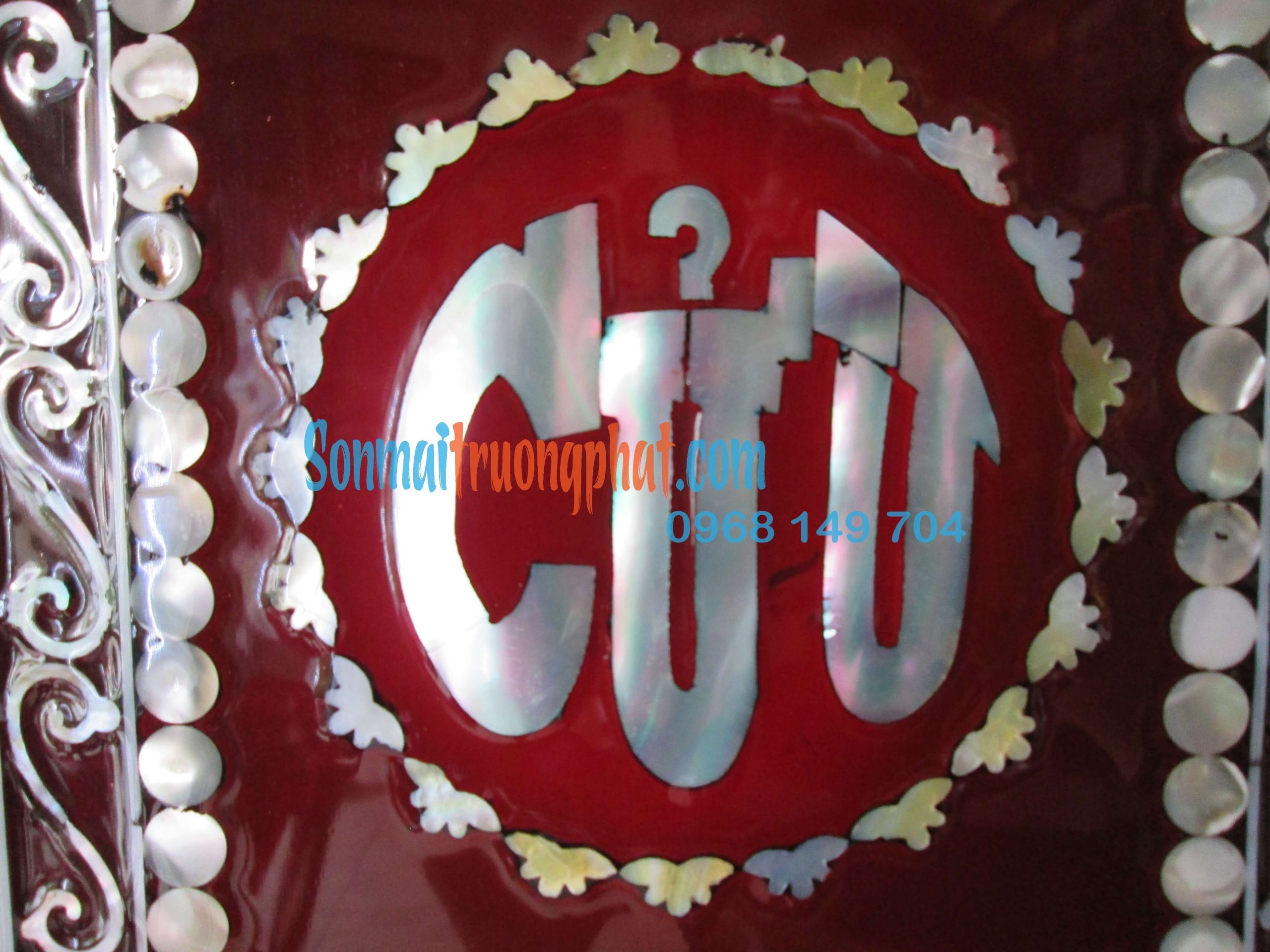 Liễn thờ gia tiên cao cấp, tứ quý cẩn ốc xà cừ cực kì đẳng cấp 133x133(cm) (2) Liễn thờ gia tiên cao cấp, tứ quý cẩn ốc xà cừ cực kì đẳng cấp 133x133(cm)